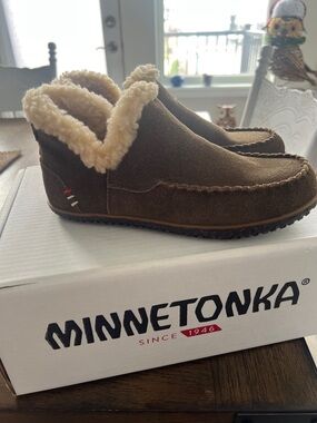 Minnetonka Brown Suede Shearling-Trim Slip-On Moccasins NWT